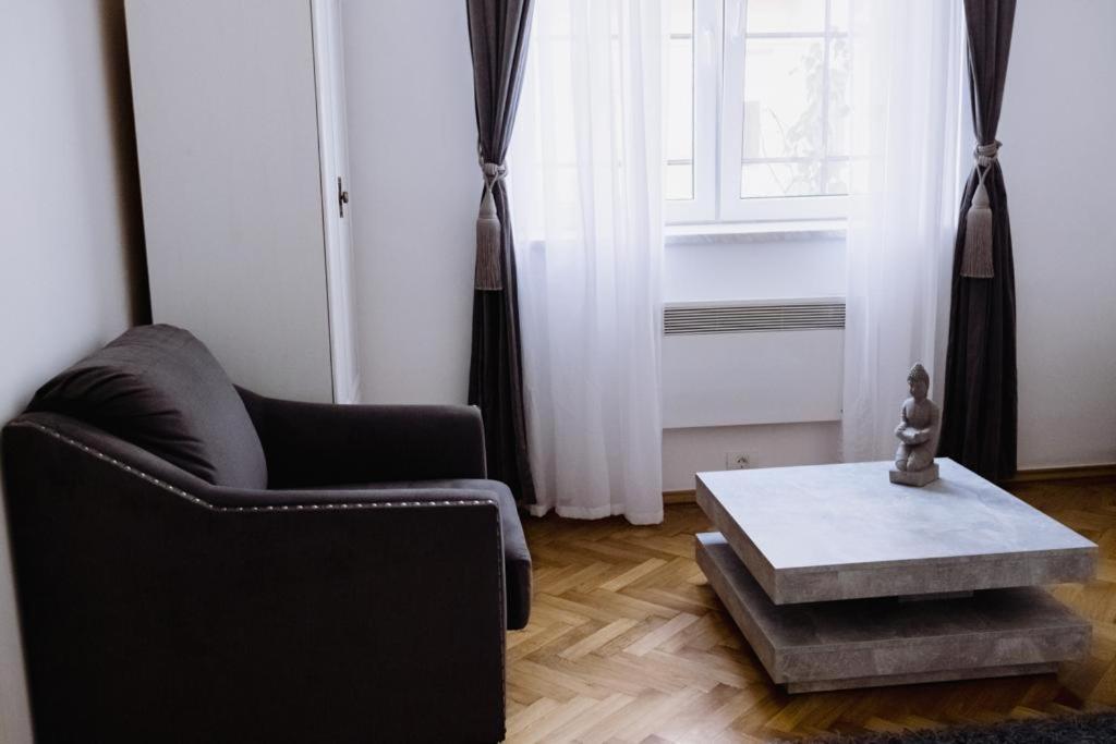 ☆ Bulevard Apartments ☆ Arad Extérieur photo
